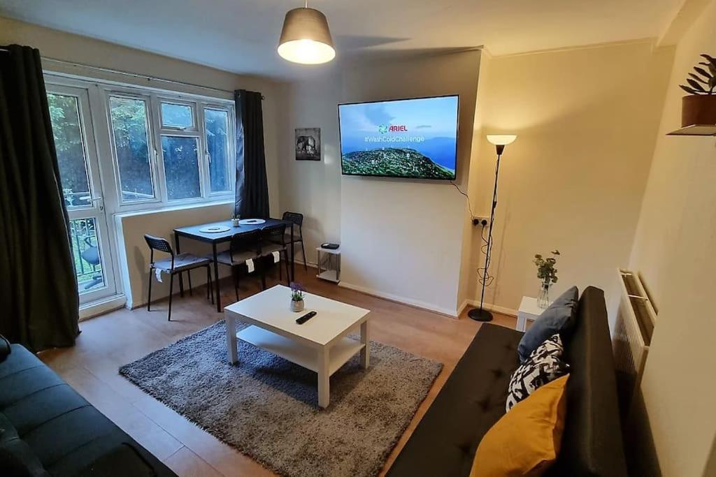2 Bedroom Apartment In Kennington Лондон Экстерьер фото