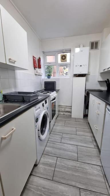 2 Bedroom Apartment In Kennington Лондон Экстерьер фото