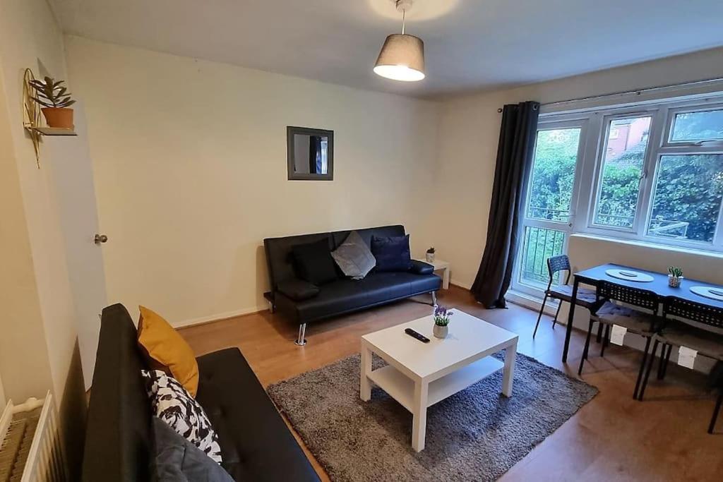 2 Bedroom Apartment In Kennington Лондон Экстерьер фото