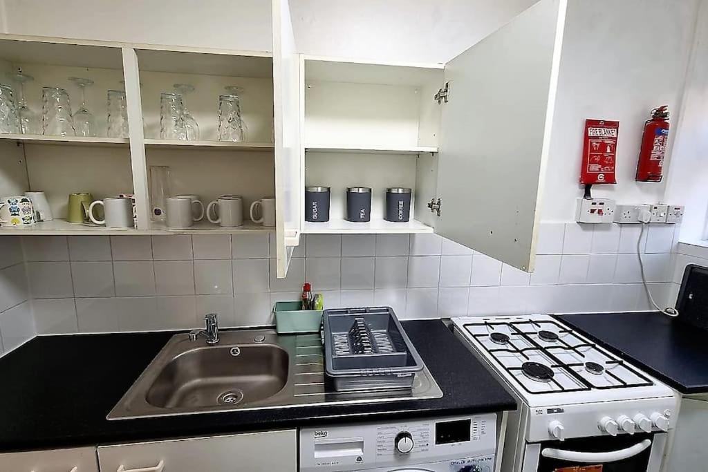 2 Bedroom Apartment In Kennington Лондон Экстерьер фото