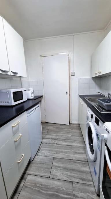 2 Bedroom Apartment In Kennington Лондон Экстерьер фото